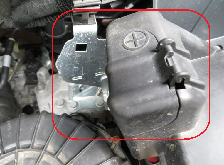 A step-by-step guide showing the jump-starting procedure for a Fiat Ducato, with jumper cables attached to the battery terminals Earth point
