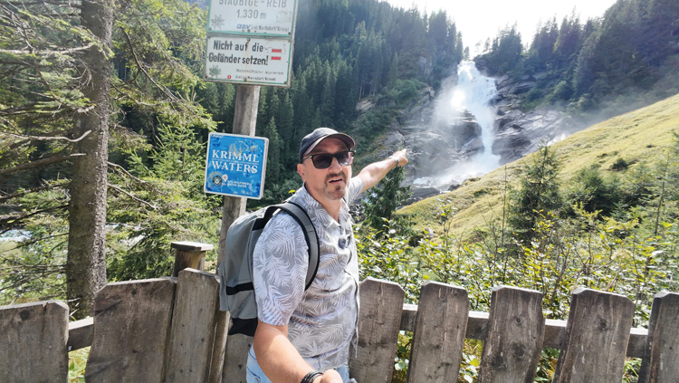 Krimmel Look over there