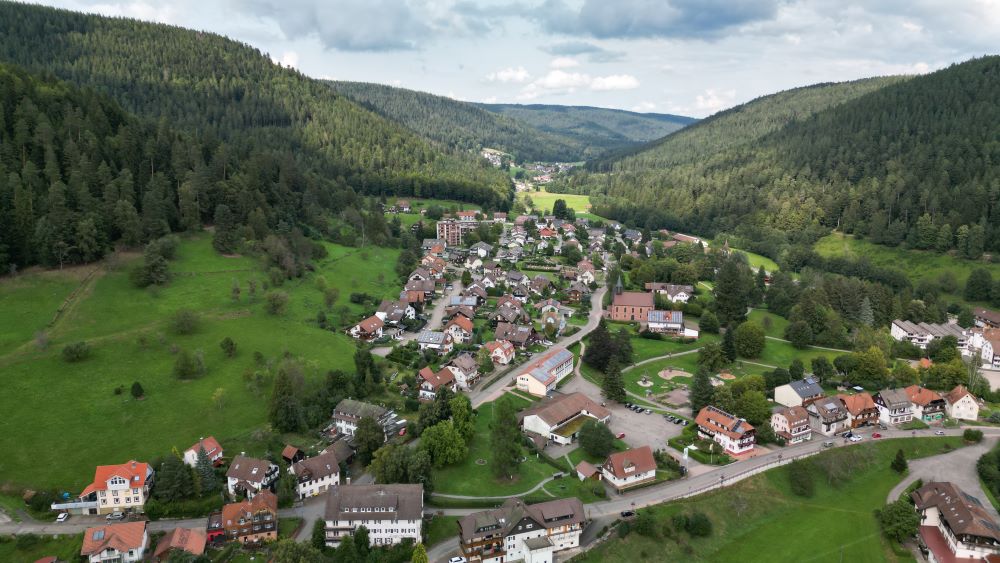 Aerial view of Camping Müllerwiese, showcasing the campsite layout amidst lush greenery and natural surroundings.