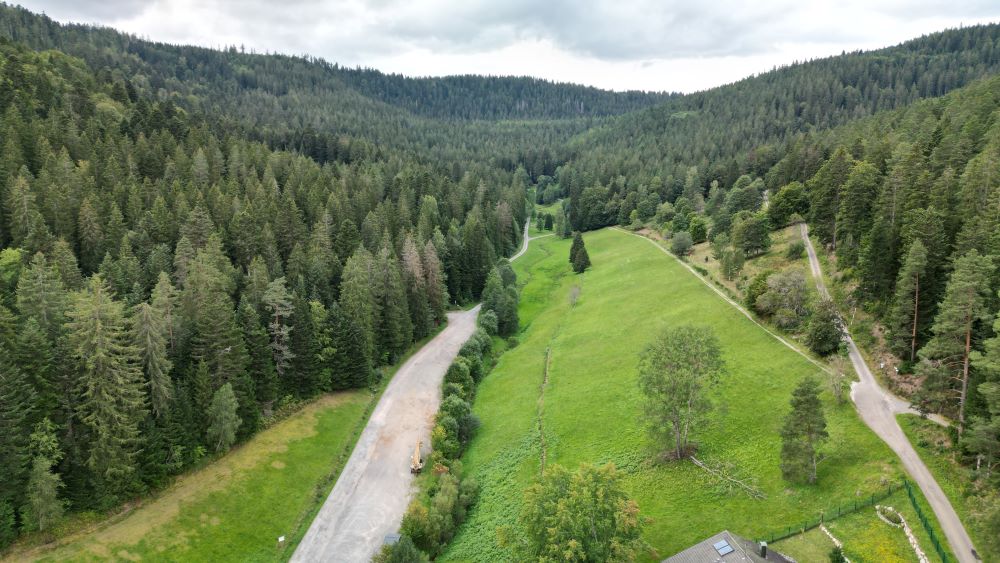 Aerial view of Camping Müllerwiese, showcasing the campsite layout amidst lush greenery and natural surroundings.