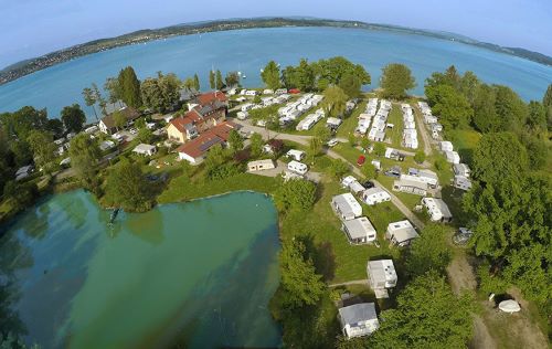 Scenic view of Campingplatz Seepark Fliesshorn with a tranquil lake in the foreground.