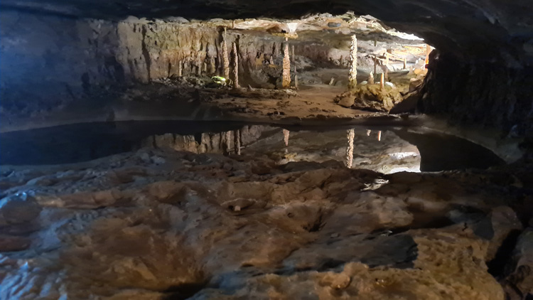 St Beatus Waterfall - Caves