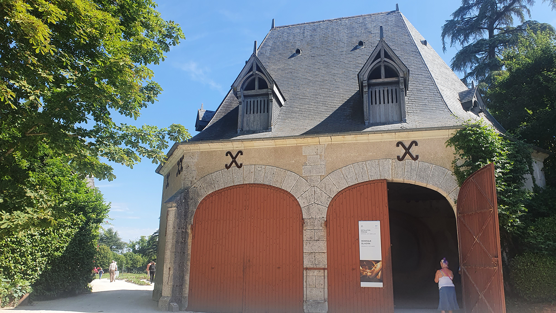 A charming garden building in the Château de Chaumont garden, adding architectural elegance to the landscape.
