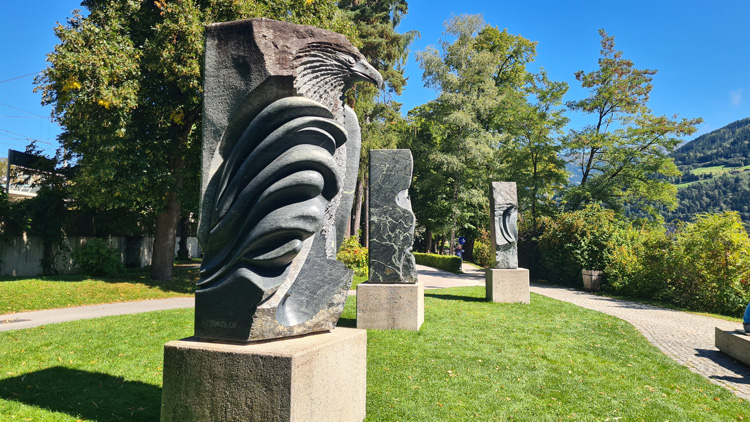 Elisabethpark with the tripple statues
