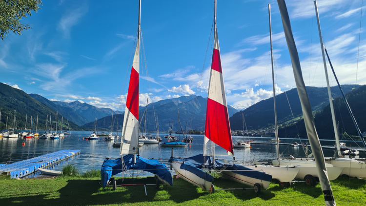 Lake Zeller sailing on the lake as flat as ice
