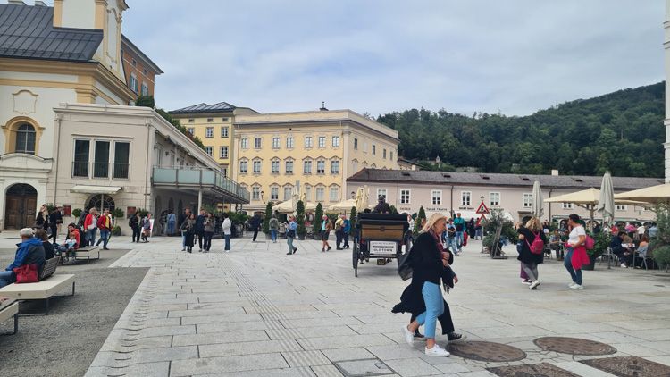 Plaza de Mozart People